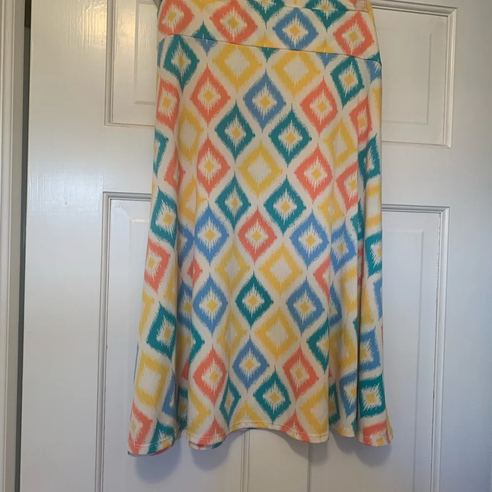 Colorful Geometric Patterned Skirt - Picture 3 of 5